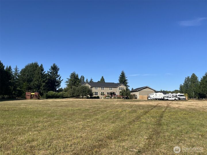 Property Photo:  