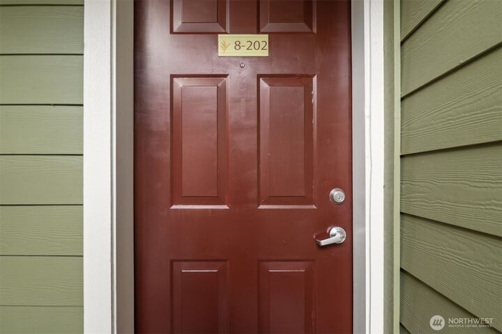 Property Photo:  300 N 130th Street 8-202  WA 98133 