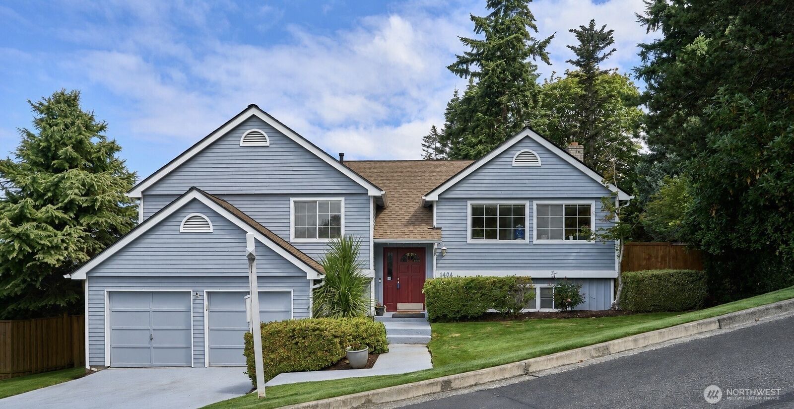 Property Photo:  1404 S 290th Place  WA 98003 