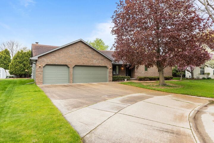 Property Photo:  21 Kensington Court  WI 54915 