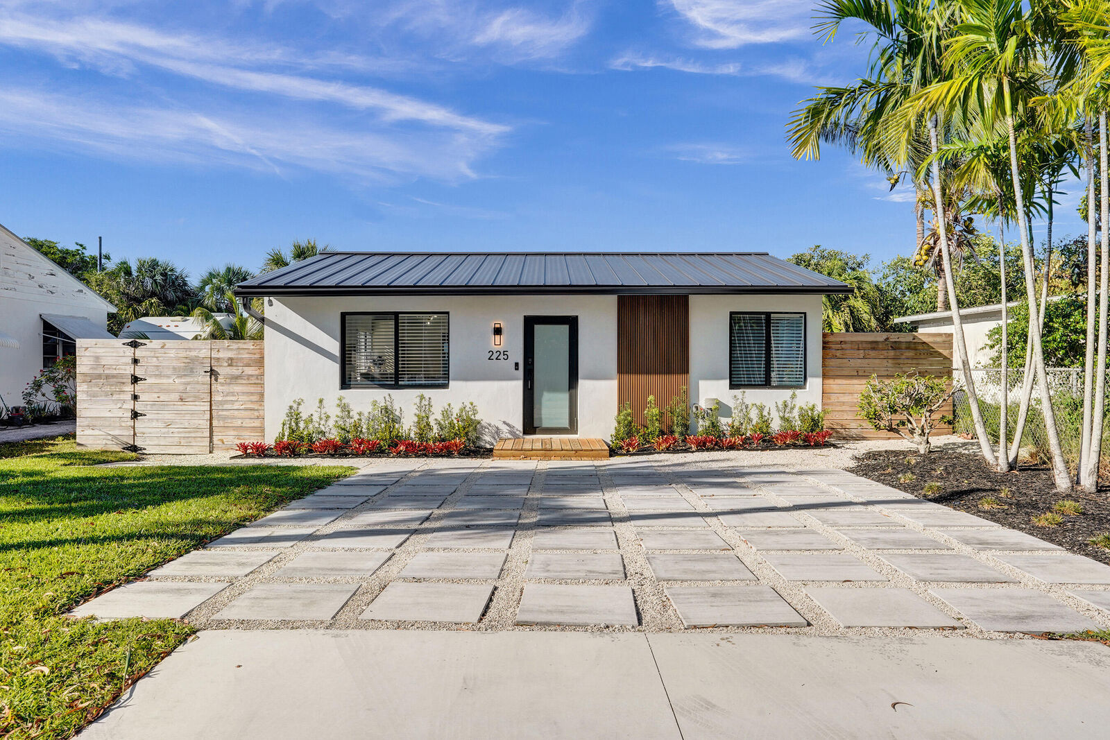 Property Photo:  225 NE 10th Street  FL 33444 