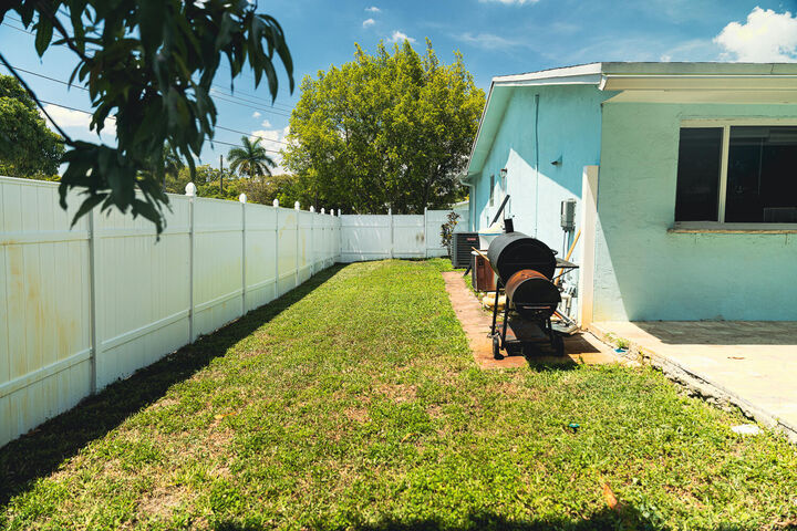 Property Photo:  7210 NW 22nd Street  FL 33313 