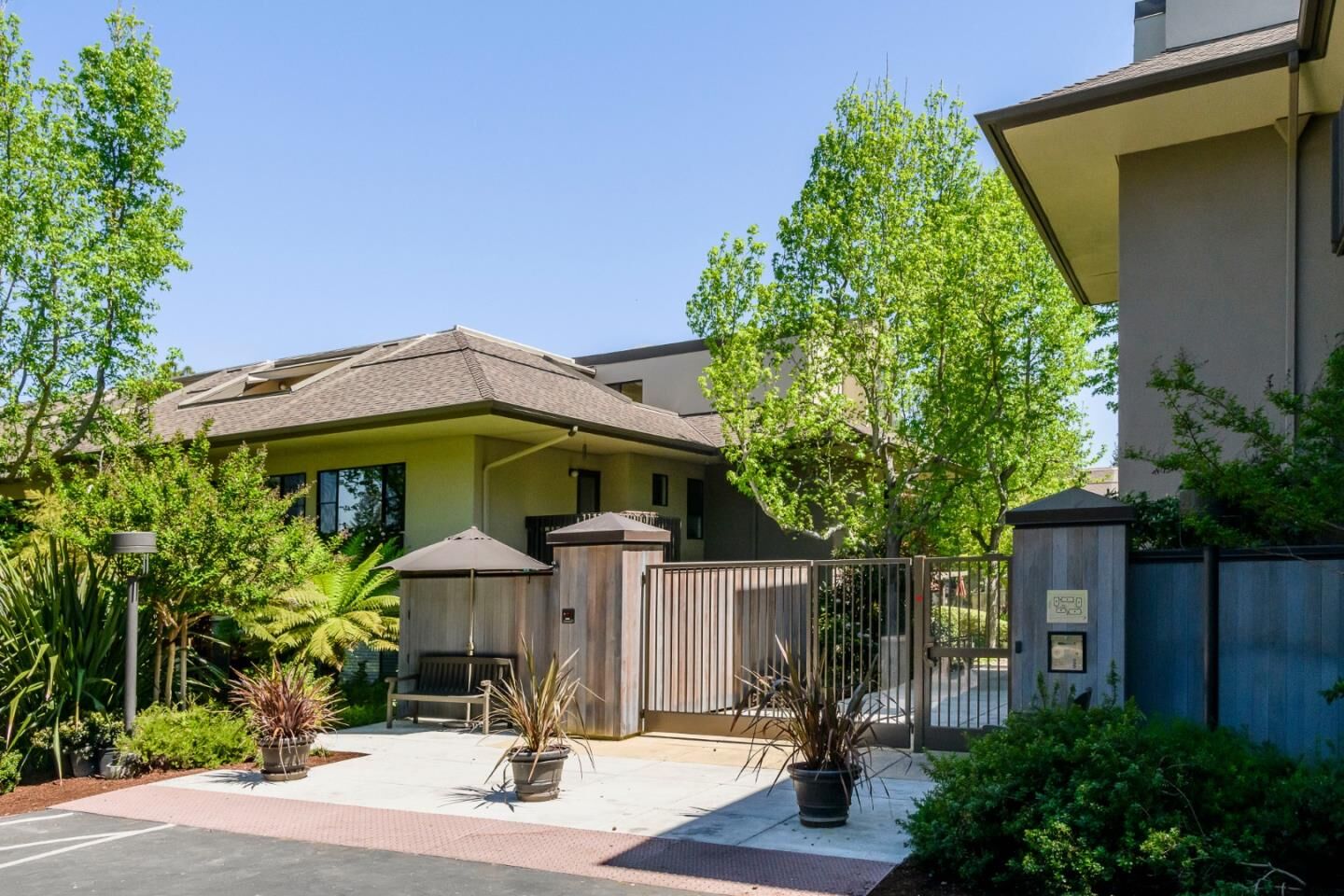 Property Photo:  2140 Santa Cruz Avenue 203  CA 94025 