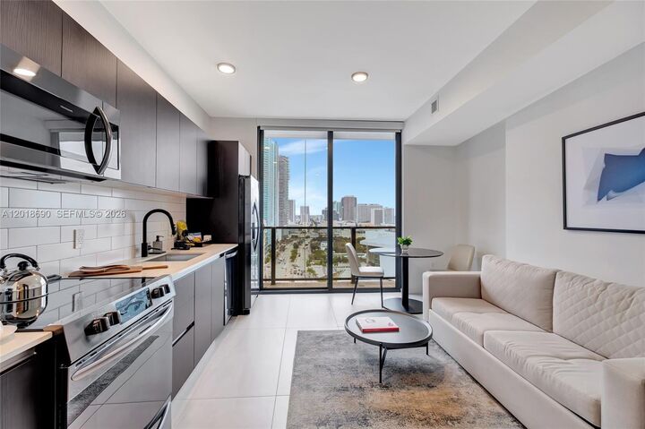 Property Photo: 398 NE 5th St 1407 FL 33132