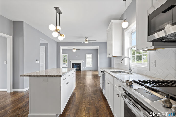 Property Photo:  