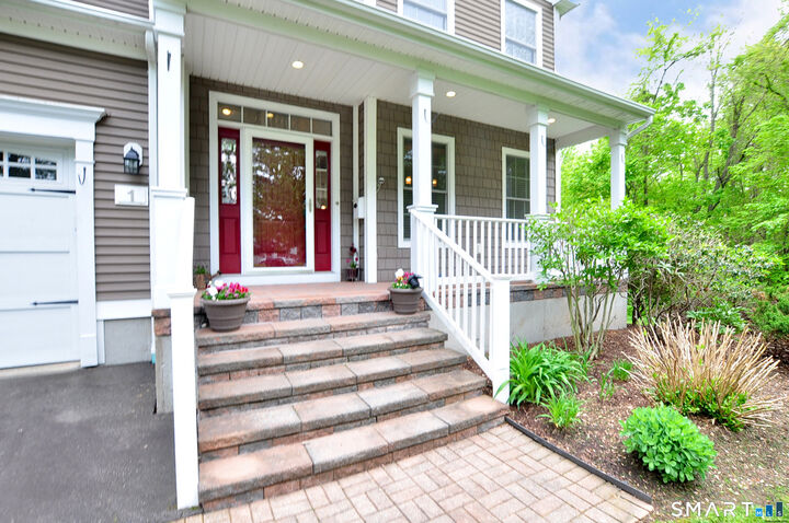 Property Photo:  1 Ridgeview Drive  CT 06032 
