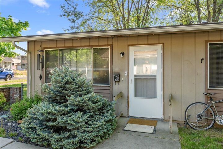Property Photo:  1117 W Providence Ave  WA 99205 