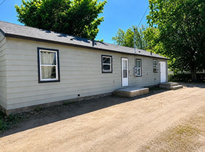 Property Photo: 321 E Grace St WA 99022
