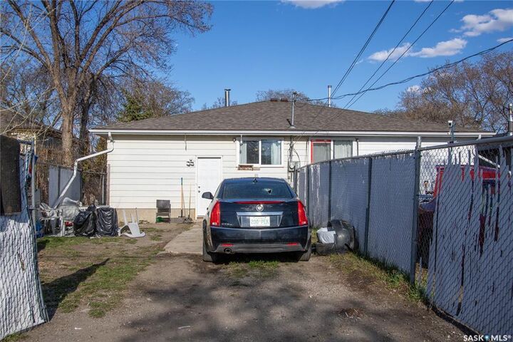 Property Photo: 350 & 352 Toronto Street SK S4R 1M2
