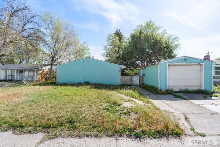 Property Photo:  830 NE Bonneville Drive  ID 83401 