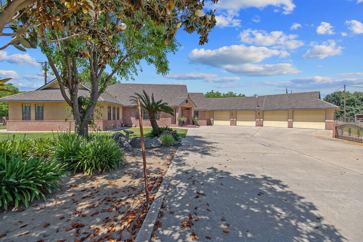 Property Photo:  12268 Ave 328  CA 93291 
