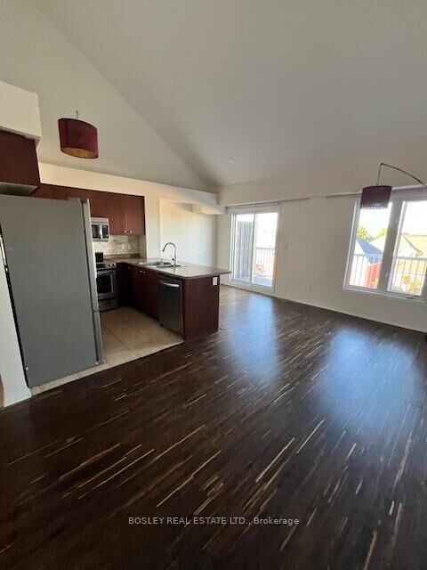 Property Photo: 647 C Warden Avenue 11 ON M1L 0E7