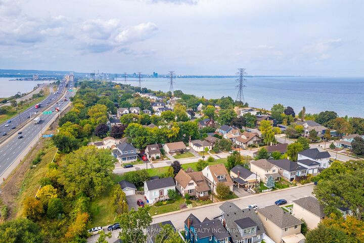 Property Photo:  11 Knapmans Drive  ON L8H 7E8 