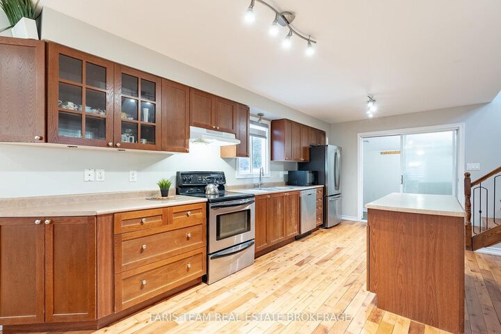 Property Photo: 687 Innisfil Beach Road ON L0L 2M0