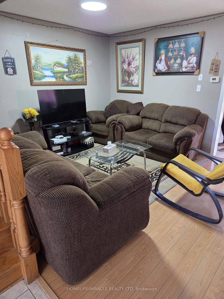 Property Photo: 62 Skylar Circle ON L6P 0Z2