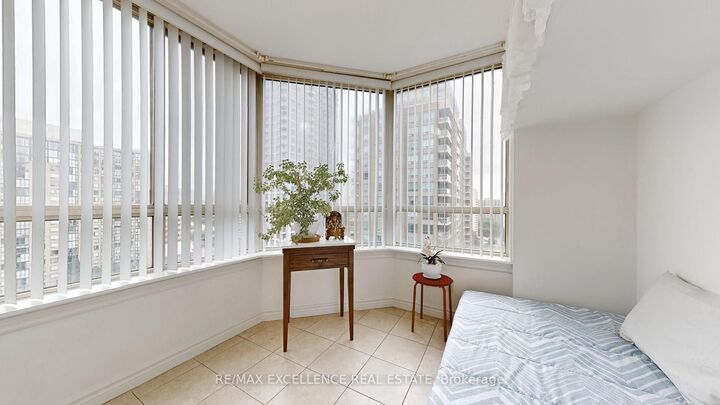 Property Photo: 3605 Kariya Drive 1504 ON L5B 3J4