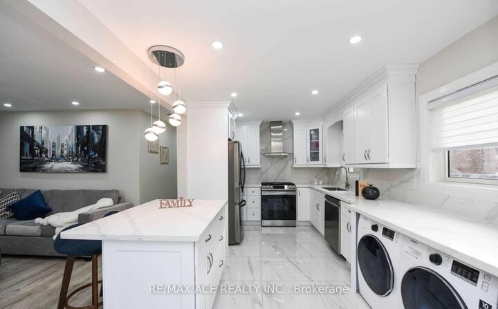 Property Photo: 7 Ellie Drive ON M1G 2G8