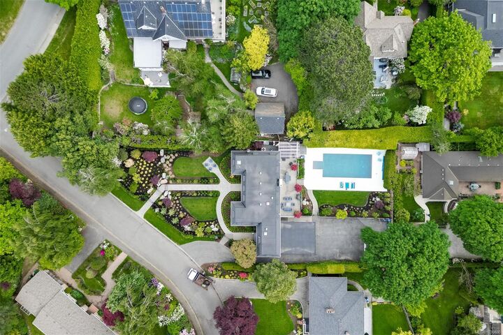 Property Photo: 3075 Devon Rd BC V8R 6C8