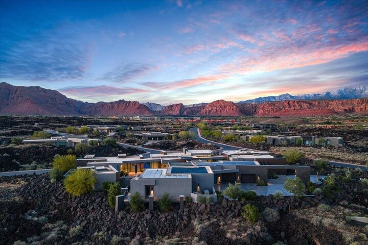 Property Photo: 2515 N Tacheene Dr UT 84770