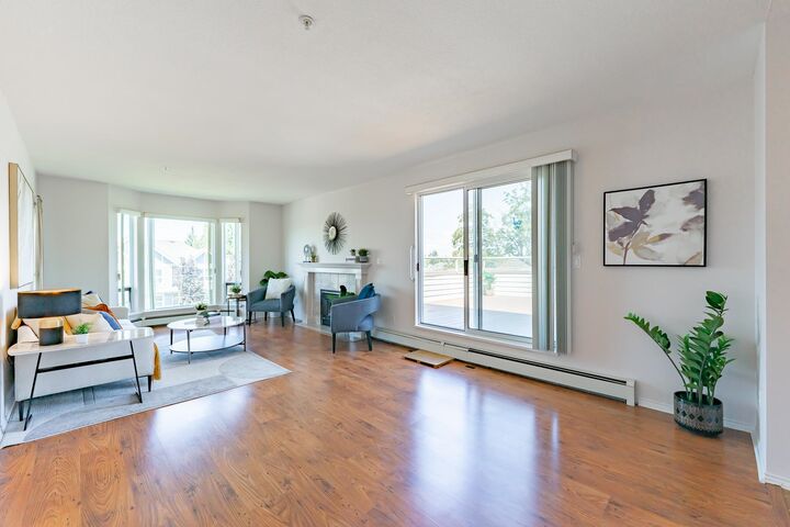 9260 No. 2 Road 303 — photo 1