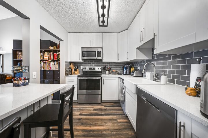 Property Photo: 33400 Bourquin Place 317 BC V2S 5G3