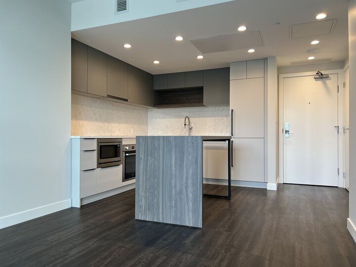 Property Photo:  567 Emerson Street 1807  BC V7R 0A5 