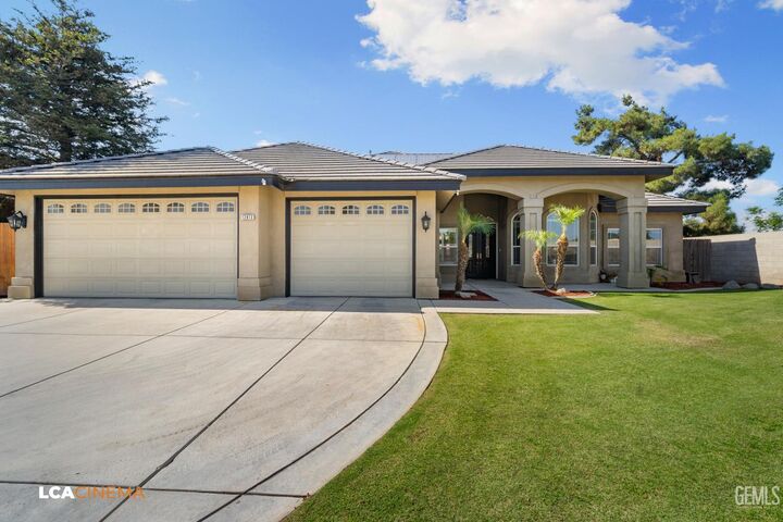Property Photo:  12813 Hawaii Lane  CA 93312 