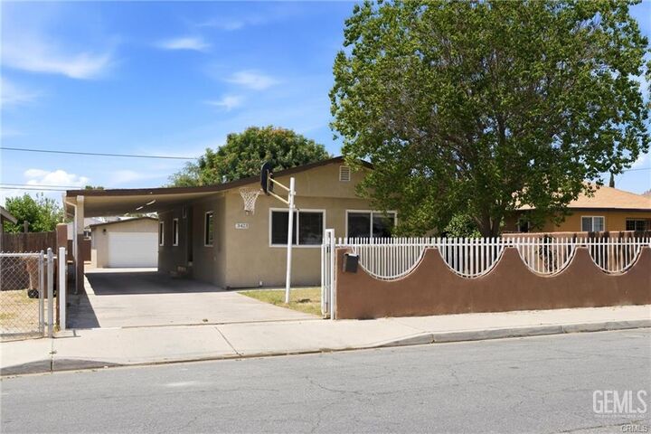 Property Photo:  3423 Anderson Street  CA 93307 