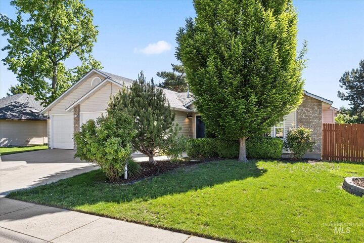 Property Photo:  5246 N Hertford Way  ID 83714 