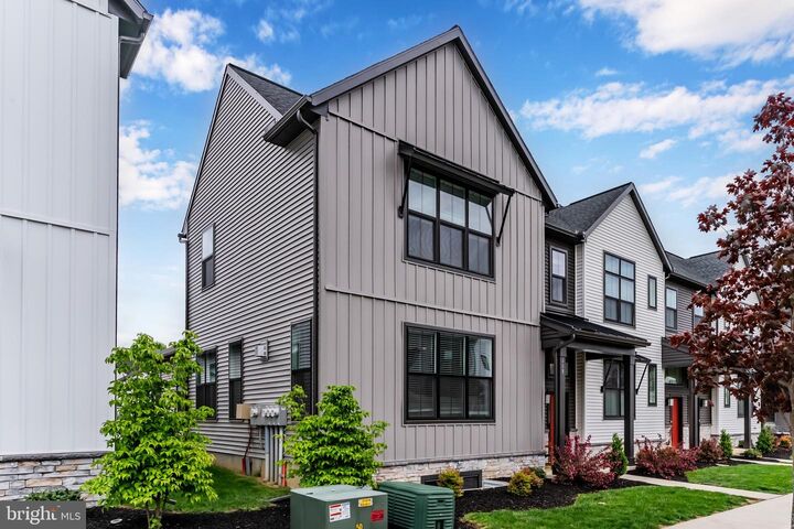 Property Photo:  117 Larkin Drive  PA 17055 