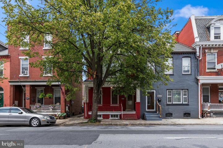 Property Photo: 609 E Chestnut Street PA 17603