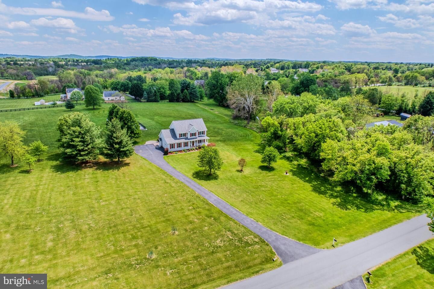 Property Photo: 39833 Canterfield Court VA 20180