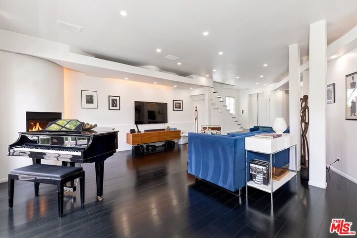 Property Photo: 9921 Durant Dr CA 90212