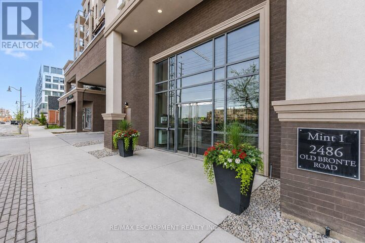 Property Photo:  2486 Old Bronte Road Ph #811  ON L6M 0Y4 