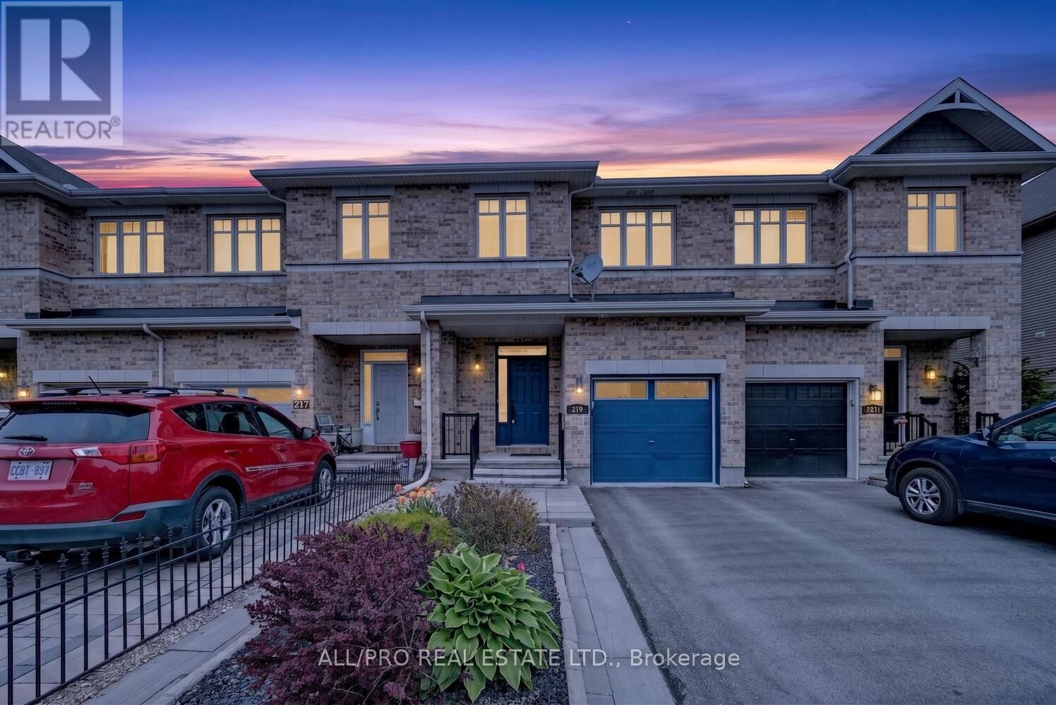 Property Photo:  219 Jersey Tea Circle  ON K1V 2L4 