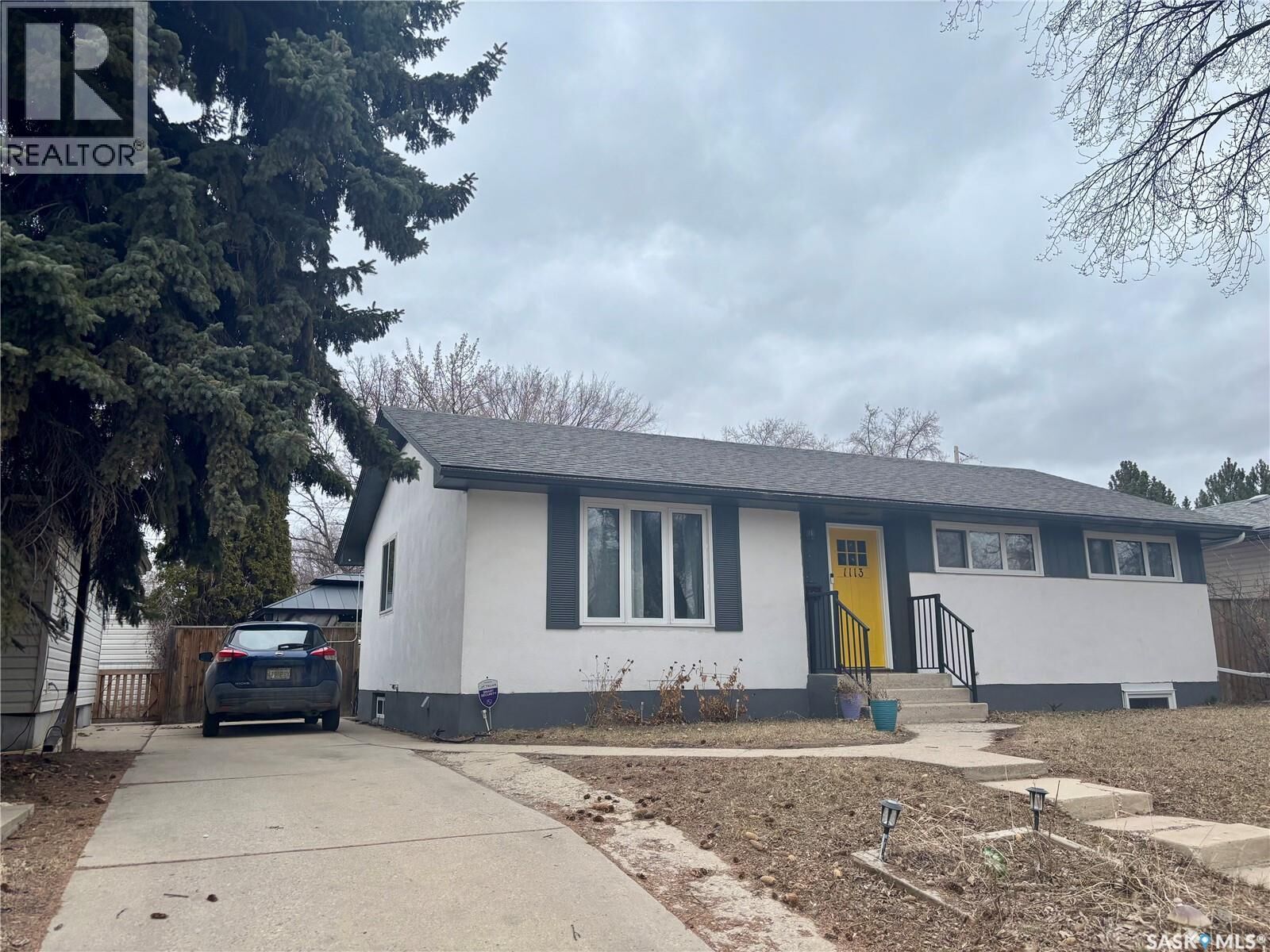 Property Photo:  1113 Wilson Crescent  SK S7J 2M7 