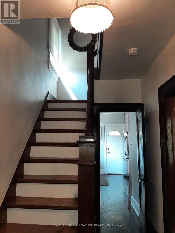 Property Photo:  180 Dufferin Street Upper  ON M6K 1Z2 