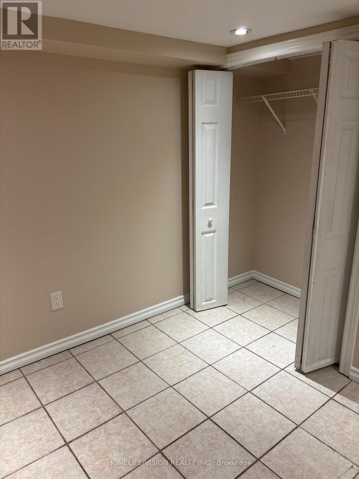 Property Photo:  970 Avenue Road 3-Bsmt  ON M5P 2K8 