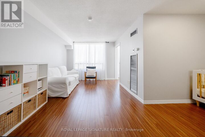 Property Photo:  117 Gerrard Street East 704  ON M5B 2L4 