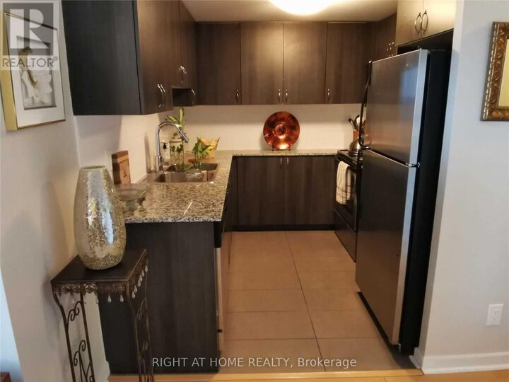 Property Photo:  1235 Bayly Street 512  ON L1W 1L7 