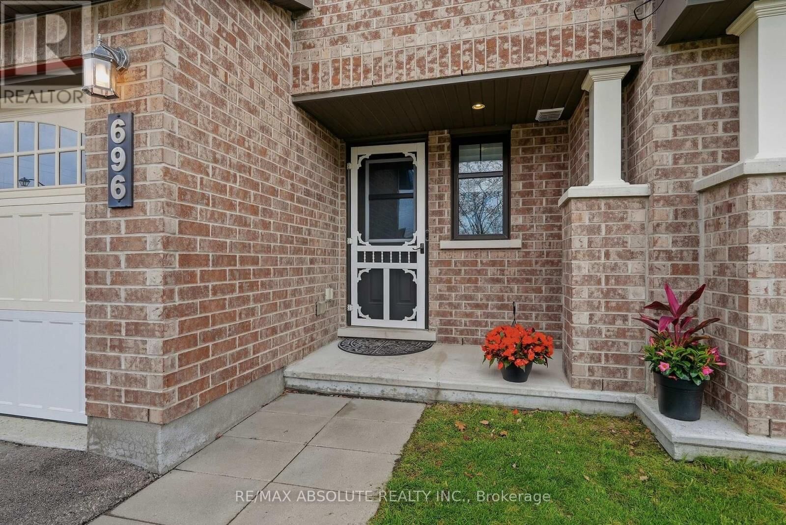 Property Photo: 696 Trigoria Crescent ON K4A 1A8