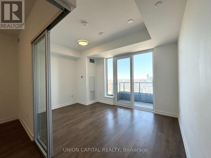 Property Photo:  15 Wellington Street 2203  ON N2G 2E4 