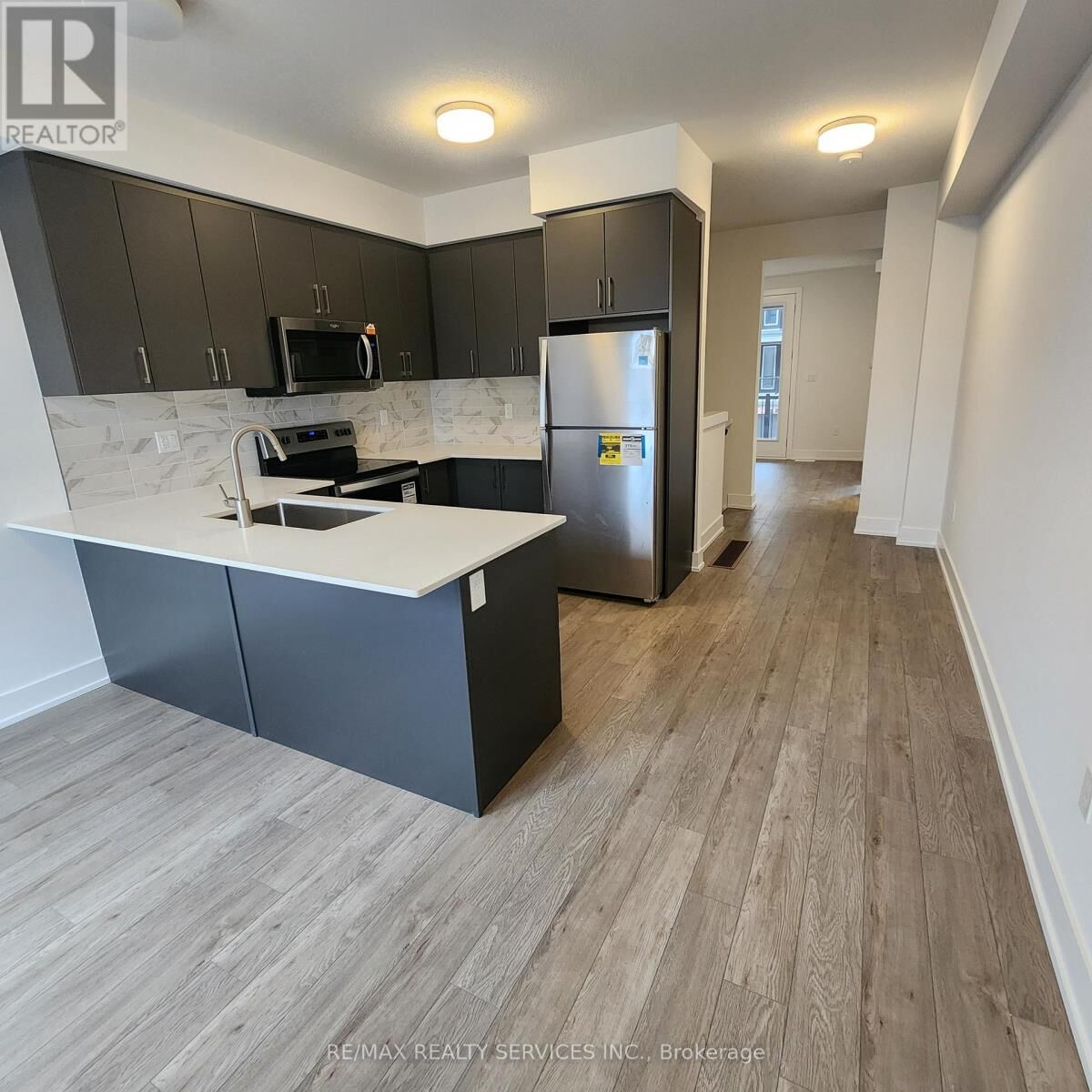 Property Photo:  99 Roger Street 33  ON N2J 0G1 