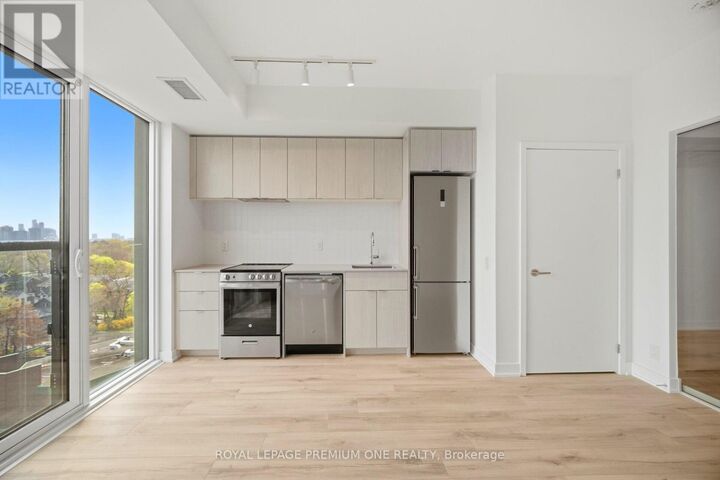 Property Photo:  1660 Bloor Street West 1008  ON M6P 1A8 