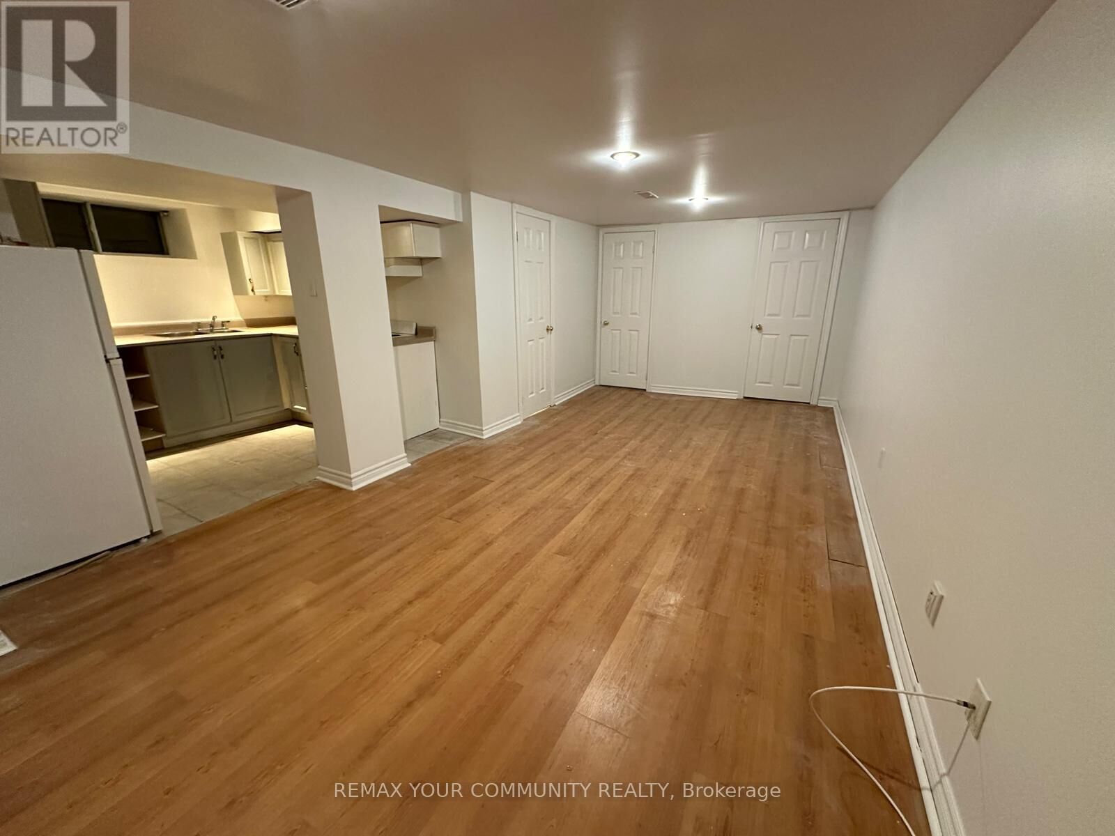 Property Photo:  90 Binswood Avenue  ON M4C 3N9 