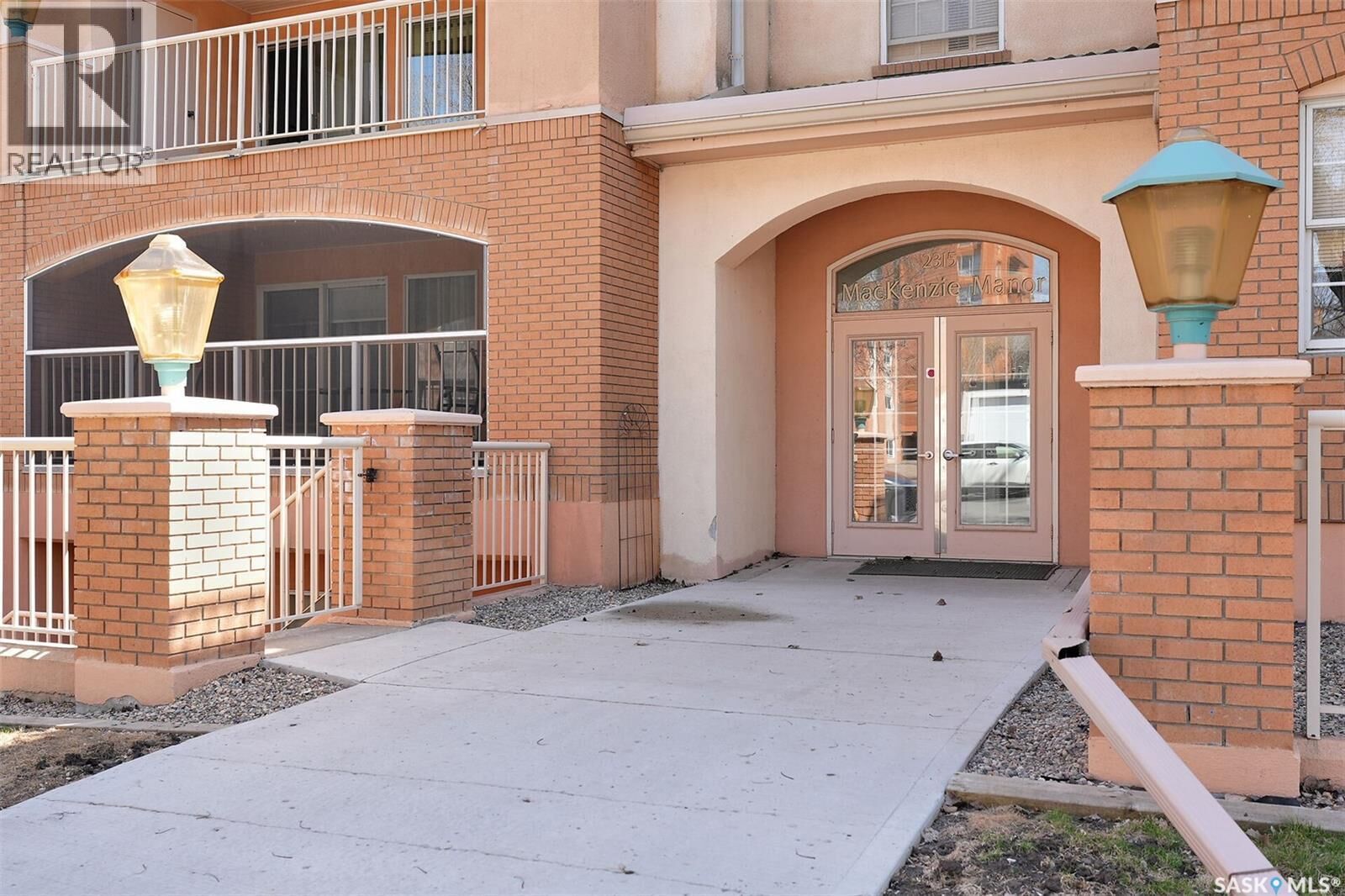 Property Photo:  201 2315 Cornwall Street  SK S4P 2L4 