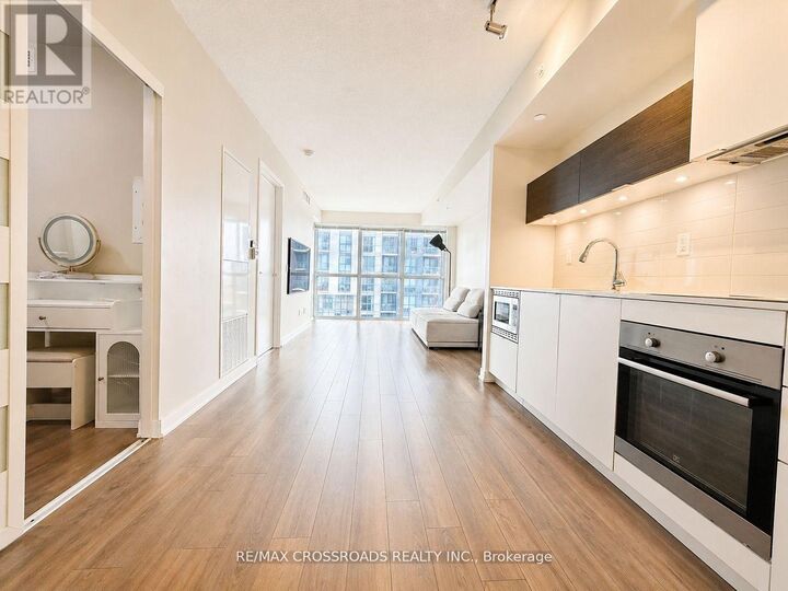 Property Photo:  20 Thomas Riley Road West 1201  ON M9B 0C3 