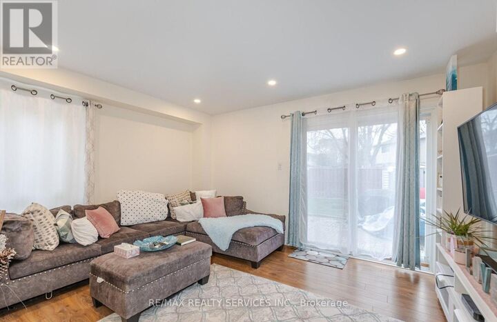 Property Photo:  9 Hawkins Court  ON L6S 2N7 