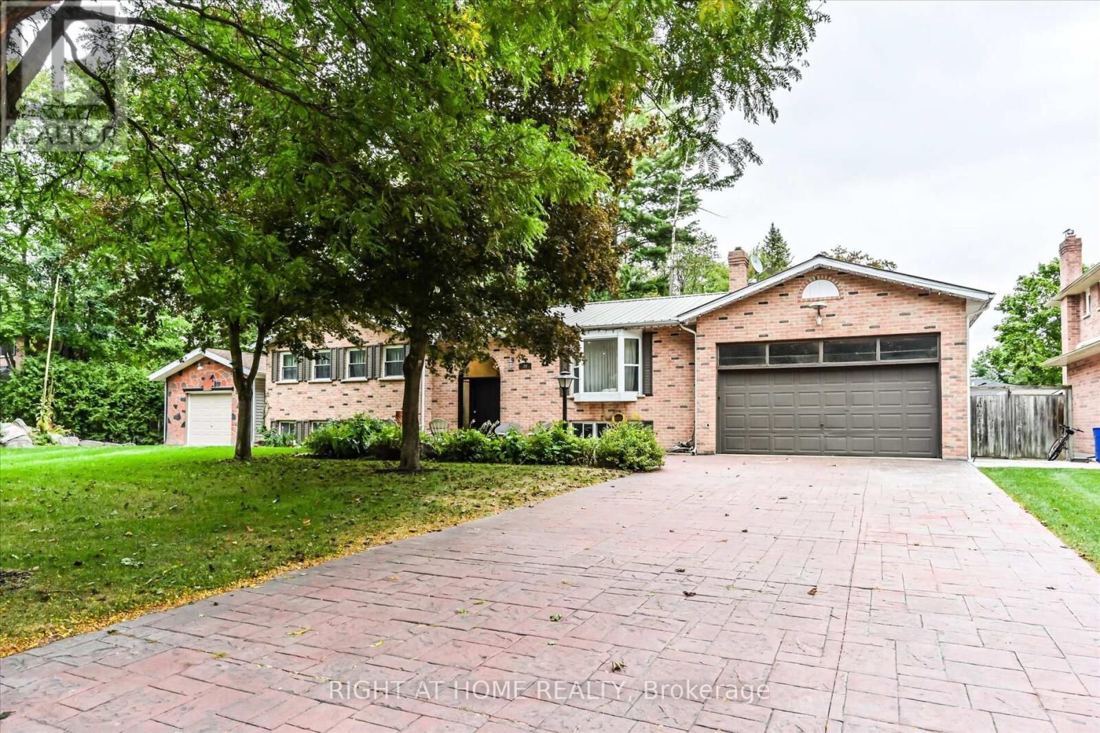 Property Photo:  30 French Crescent Lower  ON L9N 1J8 