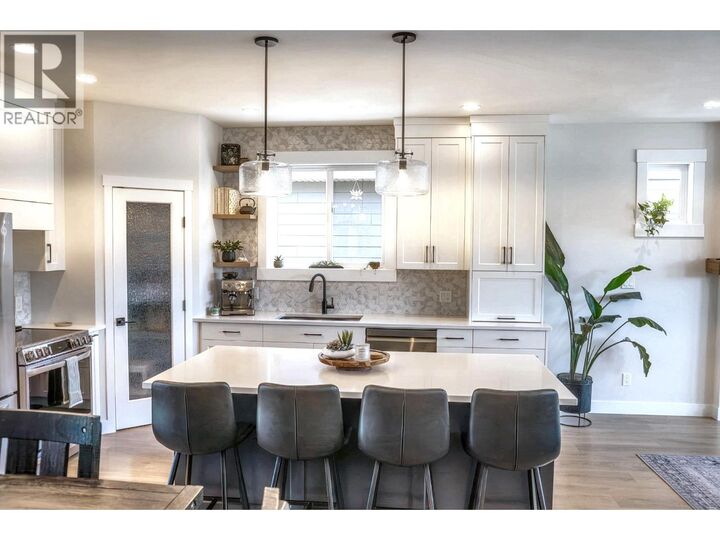 Property Photo:  2656 Rosewood Avenue  BC V2B 0C4 